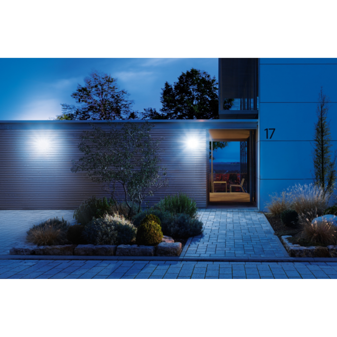 LED prožektors ar kustības sensoru, sudrabs, 13.7W, 1550lm, 3000K, sensora attālums 10m un 180°, IP44, XLED home 2 S, STEINEL