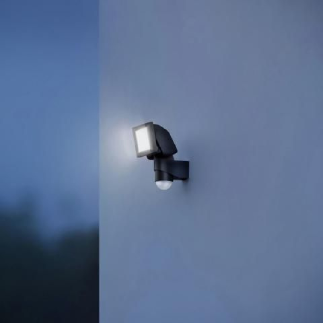 LED prožektors ar kustības sensoru, melns, 14.7W, 1486lm, 4000K, sensora attālums 12m un 240°, IP44, LS 150 S, STEINEL