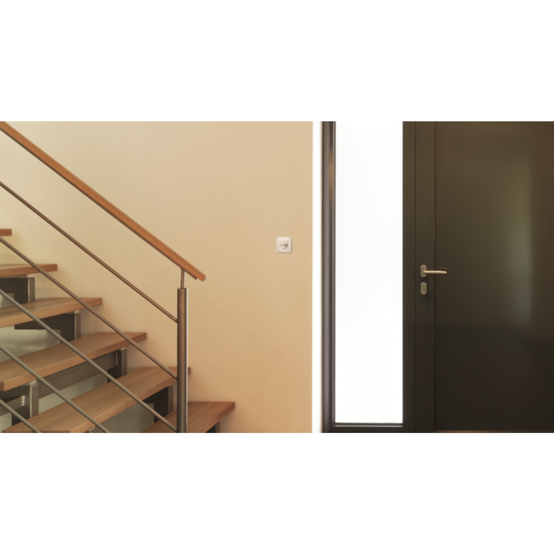 Sienas zemapmetuma infrasarkano staru sensors ar 180° uztveršanas leņķi, uztveršanas attāIums r=max. 8m šķērskustībai un r=max. 2m kustībai uz sensoru, pieslēguma jauda 200W, LED max.160W, montāžas augstums 1.1-2.2m, IR 180 UP easy, STEINEL