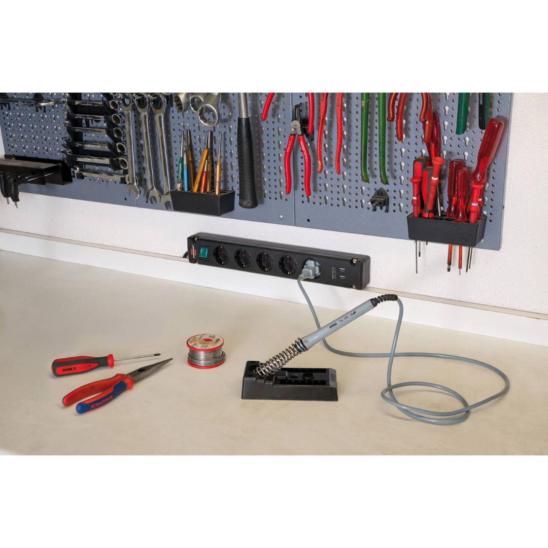 Pagarinātājs Bremounta, 3.0m, 5 rozetes, ar slēdzi, 2 USB-A, 3G1.5, 5VV-F, melns, ar iespēju pieskrūvēt pie virsmas, 1150660315, Brennenstuhl