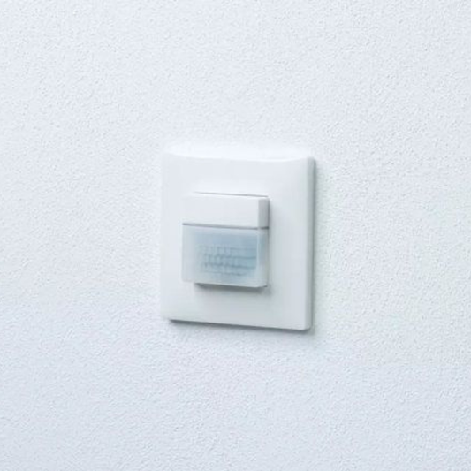 Infrasarkanais kustības sensors z/a, paredzēts uzstādīšanai uz sienas, darbības diapazons 170grādi - līdz 16m, IP20, LED 450W, cita slodze 2300W, balts, theMura S180-101 2.20 UP WH, THEBEN