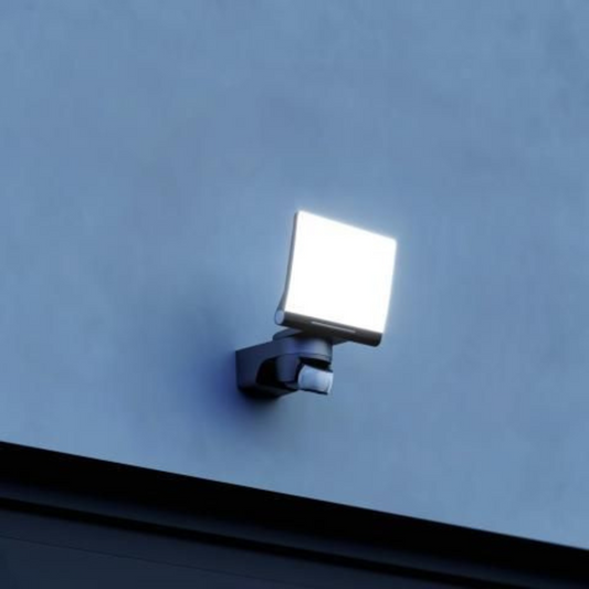 LED prožektors ar kustības sensoru, antracīts (grafīts), 19.3W, 2124lm, 3000K, sensora attālums 10m un 180°, IP44, XLED home 2 XL S, STEINEL