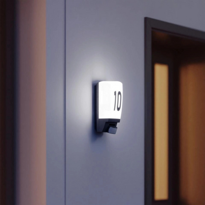 Āra lampa ar sensoru, melna, L1, E27, IP44, var ieskruvēt spuldzi līdz 60W, komplektā uzlīmes ar cipariem, STEINEL